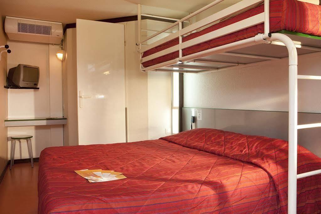 Premiere Classe Paris Ouest - Nanterre - La Defense Екстериор снимка